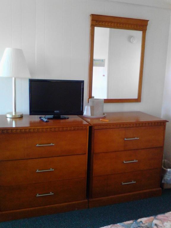 Fish Tales Boardwalk Inn & Ocean Mecca Motel Ocean City Rum bild